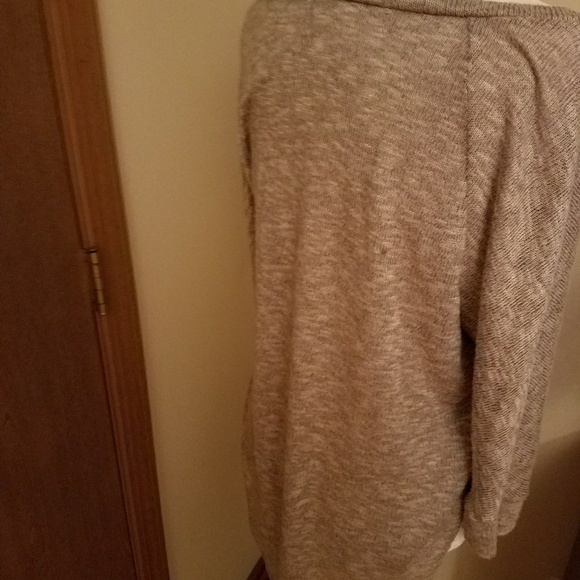 Lush light weight knit sweater - Picture 3 of 3